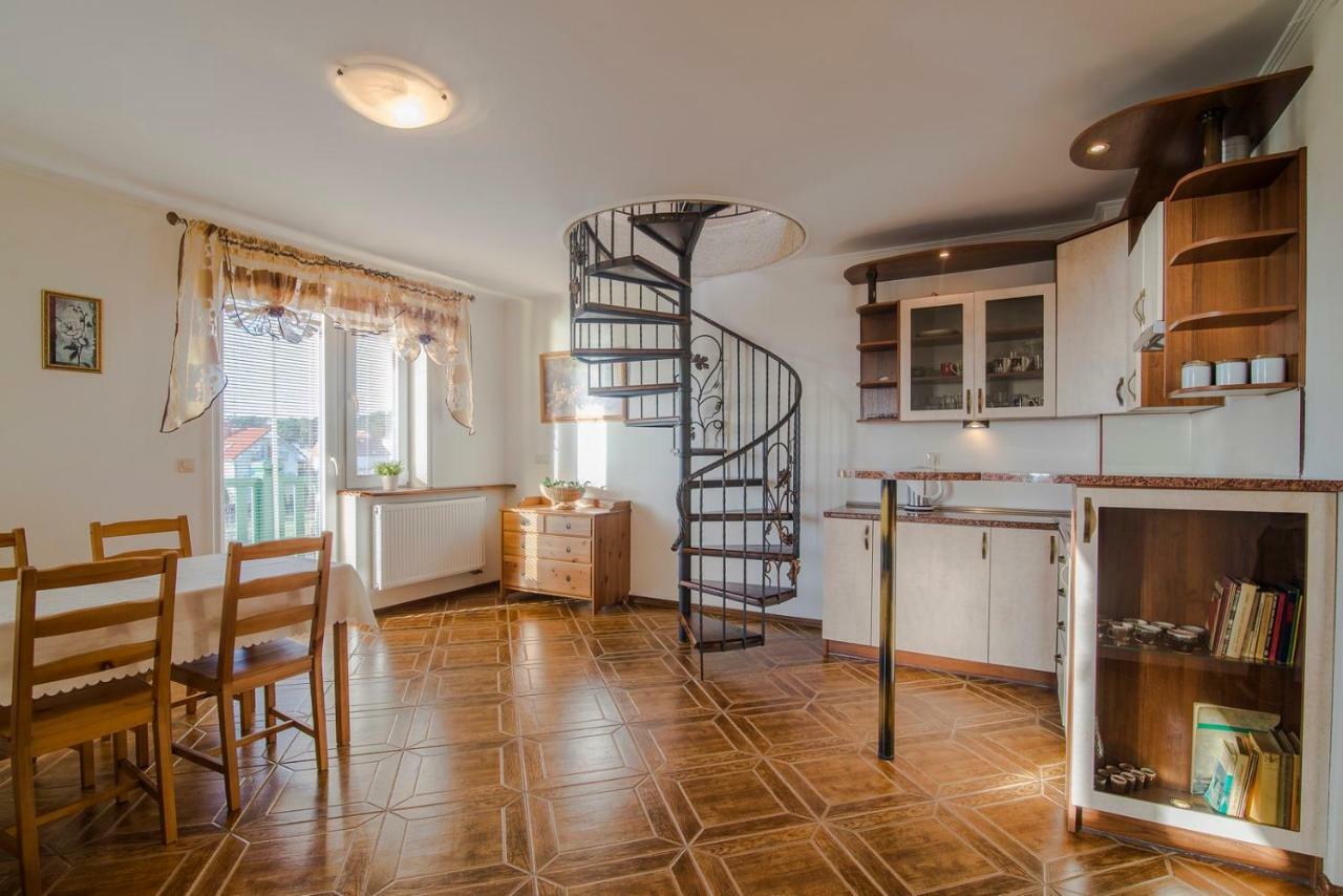 Pionow Rodzinne Apartamenty Urocza 10 Krynica Morska Exterior foto